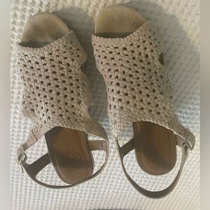 SO Women's Tan Woven Sandals